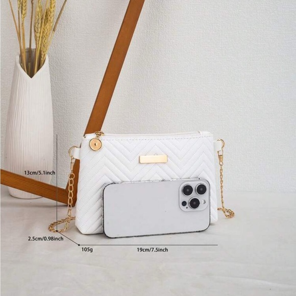 Women Stylish Crossbody Bag - Picture 4 of 6